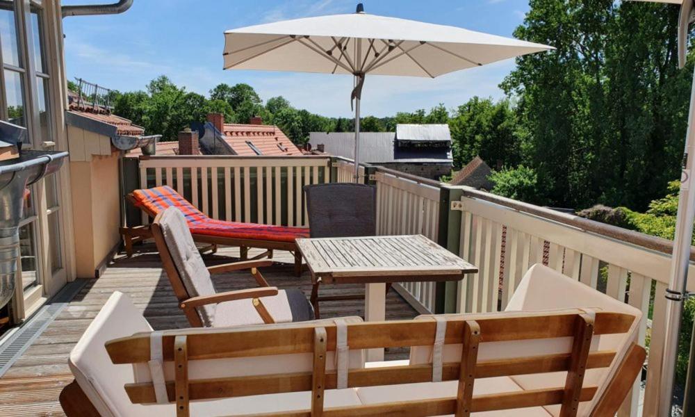Loggiahaus Am Schloss, 5 Ferienwohnungen, Teils Mit Schloss- Und Seeblick Rheinsberg Exterior foto