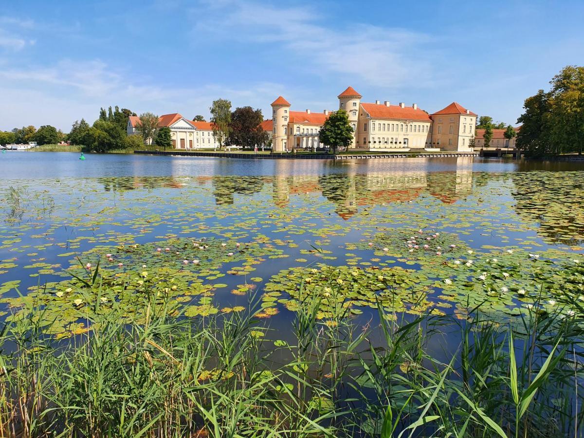 Loggiahaus Am Schloss, 5 Ferienwohnungen, Teils Mit Schloss- Und Seeblick Rheinsberg Exterior foto